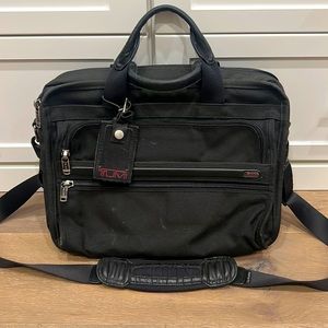 Tumi  Zippered Bag 2 Handles Black expandable Organizer Laptop Brief